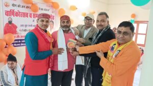 स्वदेशी अपनाएं, देश बचाएं का लें संकल्प: दुर्गेश योगी