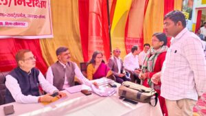 मण्डलायुक्त ने जनचौपाल लगा सरकारी योजनाओ की जानी हकीकत