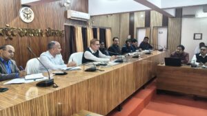 विकास कार्यो को निर्धारित समय पर करे पूरा : जिलाधिकारी