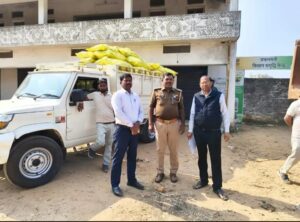 कालाबाजारी में जब्त 117 बोरी खाद की प्रशासनिक निगरानी में नीलामी