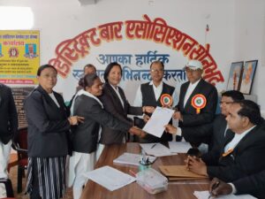 डिस्ट्रिक्ट बार एसोसिएशन सोनभद्र के चुनाव में अध्यक्ष पद पर 1 सहित 9 प्रत्याशियों ने नामांकन पत्र लिया