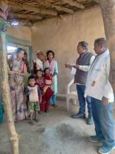 मिट्टी का टिला ढहने से हुए मृतकों के परिवारों से मिला प्रतिनिधिमंडल