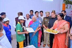 केंद्र और प्रदेश सरकार का एक भी रुपया व्यर्थ नही हो,लाभार्थियों को मिले पूर्ण लाभ:आनंदीबेन पटेल