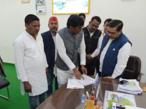 सपाइयों ने लगाए बीजेपी सरकार पर मतदाता सूची में गड़बड़ी के आरोप