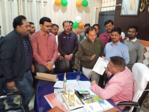 एनएचएम कर्मचारियों के मानदेय भुगतान में देरी पर संघ ने सीएमओ को सौप पत्र&nbsp;