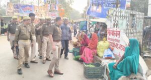 नौगढ़ में पुलिस ने चलाया अतिक्रमण हटाओ अभियान, यातायात व्यवस्था सुधारने के लिए प्रशासन का सख्त रुख