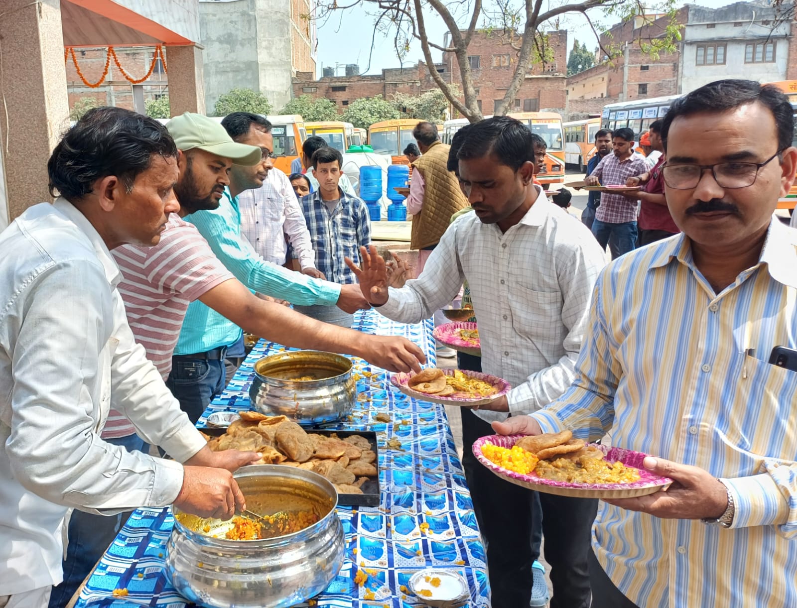   शिव मंदिर का मना स्थापना दिवस, भंडारे का हुआ भव्य आयोजन