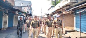 होली पर ओबरा नगर में पुलिस अधीक्षक ने पैदल किया भ्रमण
