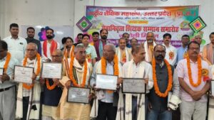 23 सेवानिवृत्त शिक्षकों के सम्मान में सजा मंच