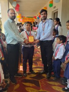 हॉली लाइट पब्लिक स्कूल में प्रतिभा सम्मान समारोह