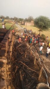 गरीब किसान के कच्चे घर मे लगी आग,दो मवेशी की मौत और गृहस्थी हुई खाक