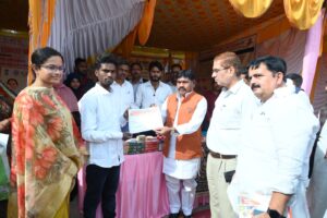 प्रदेश सरकार के नौ वर्ष पूर्ण होने पर लगायी गयी प्रदर्शनी