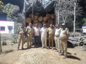 70 किमी पीछा कर वन विभाग ने पकड़ा साखू लकड़ी से भरा ट्रक