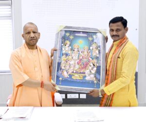 मुख्यमंत्री योगी आदित्यनाथ से मिले एससी एसटी आयोग के उपाध्यक्ष जीत सिंह खरवार