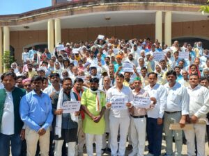 किसानों की जमीन पर संकट, अधिग्रहण के खिलाफ फूटा गुस्सा, कलेक्ट्रेट पर विरोध प्रदर्शन