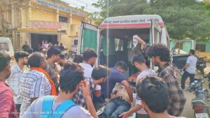 ट्रक की टक्कर से पोस्ट-मास्टर घायल, हालत गंभीर