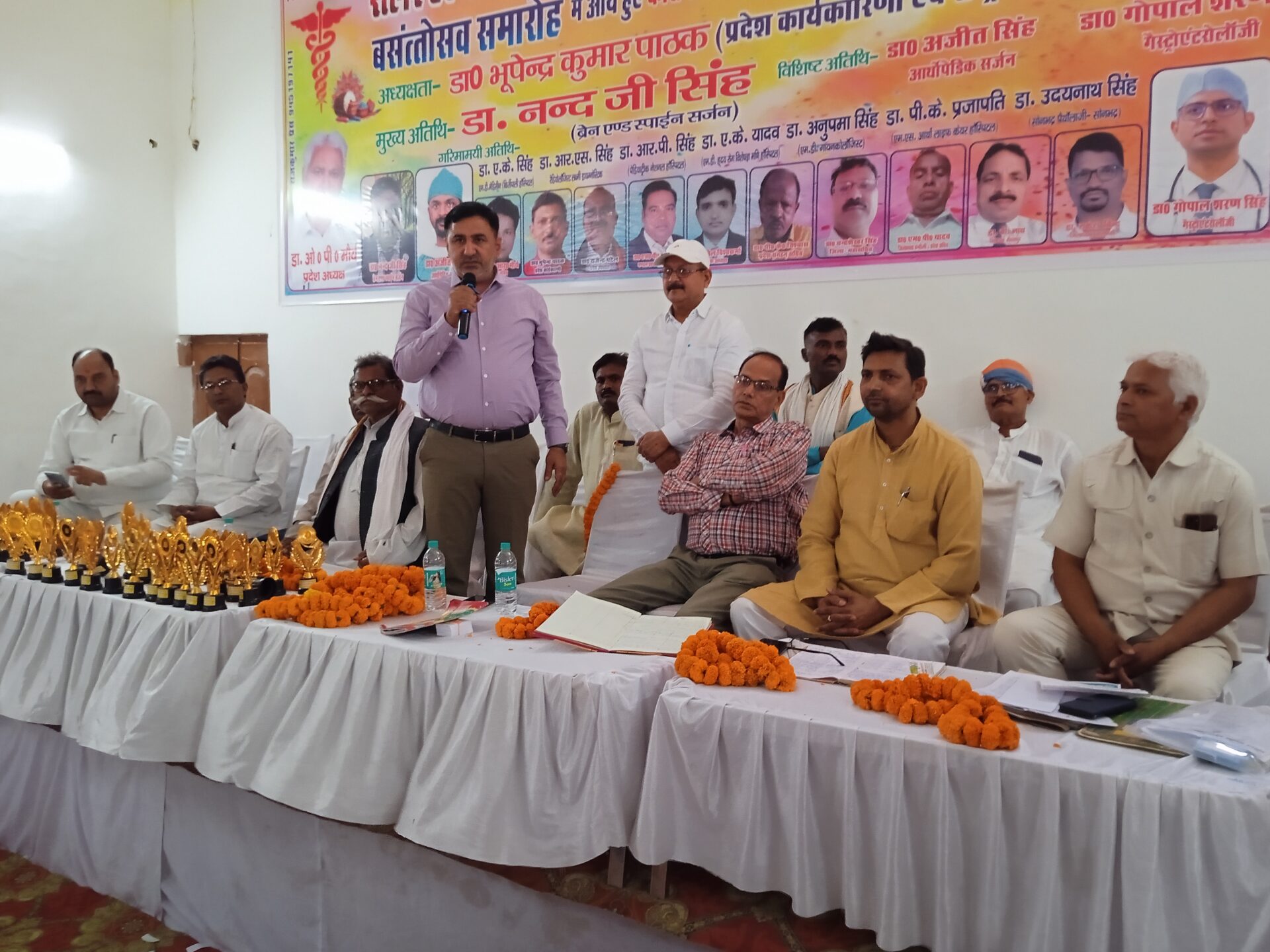 प्राइवेट चिकित्सकों का होली मिलन समारोह: जमकर उड़े अबीर, गुलाल