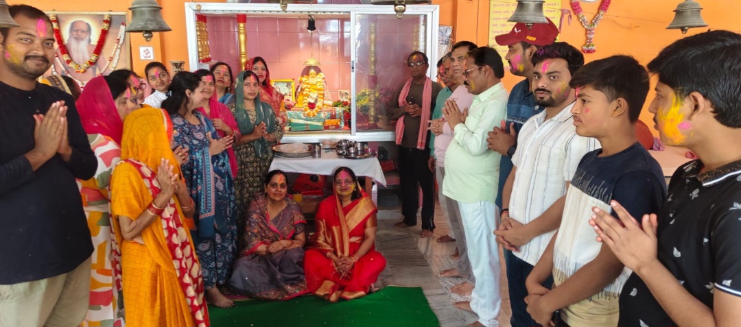 होली के पावन अवसर पर श्री परमहंस आश्रम में भव्य समारोह