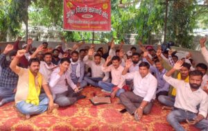 उत्तर प्रदेश बिजली कर्मचारी संघ का धरना तीसरे दिन भी जारी