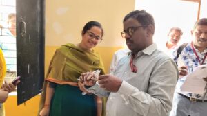 नीति आयोग के नोडल अधिकारी डॉ. मुथु कुमार स्वामी का सोनभद्र दौरा, शिक्षा गुणवत्ता और महिला स्वावलंबन पर जोर