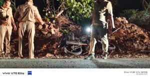 ट्रक की चपेट में आने से एक ही बाइक पर सवार तीन श्रमिको की मौत