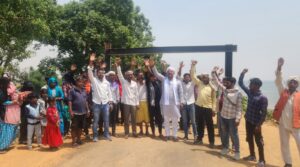 यह सरकार अंग्रेजों से बड़ी जुल्मी निकली, धधरौल डैम पर सड़क बंद होने से भड़के संदीप मिश्र