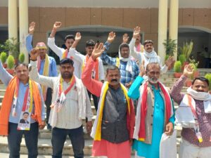 विश्व हिंदू महासंघ की भव्य शोभायात्रा, गौमाता को राष्ट्रमाता घोषित करने की मांग