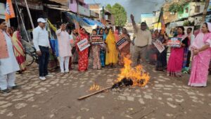इंडी गठबंधन का भाजपा कार्यकर्ताओं ने किया पुतला दहन