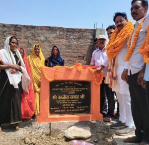 कुरा गांव में इंटरलॉकिंग रोड का  सदर ब्लाक प्रमुख अजीत रावत ने किया लोकार्पण