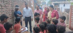 भलुआ टोला में डोर-टू-डोर नामांकन अभियान, 51 बच्चे चिह्नित, 20 का हुआ प्रवेश: लोकेश मिश्रा