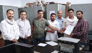 जनगणना में शिक्षकों की ड्यूटी व भीषण गर्मी को लेकर शिक्षको ने सौंपा ज्ञापन