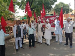मजदूर दिवस पर एटक व भाकपा ने निकाली प्रभातफेरी, शिकागो के शहीदों को किया याद
