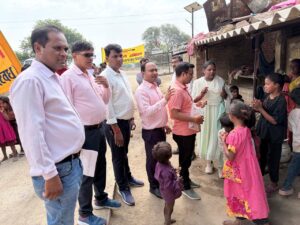 चेरो बस्ती पटवध में शिक्षा विभाग का नामांकन अभियान, 15 नए बच्चों ने लिया स्कूल में प्रवेश