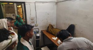 म्योरपुर में दो बाइकों की आमने-सामने टक्कर, तीन घायल एक की हालत गंभीर
