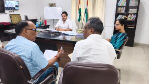 मोबाइल नेटवर्क विहीन क्षेत्रो में संचार व्यवस्था जल्द हो दुरुस्त: जिलाधिकारी