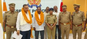 2 पुलिसकर्मी सेवानिवृत्त, पुलिस लाइन में दी गई भावभीनी विदाई