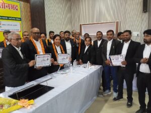 मुख्य अतिथि ने दिलाई शपथ, डिस्ट्रिक्ट बार एसोसिएशन सोनभद्र की नई टीम ने संभाला कार्यभार