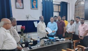 दो महीने से वेतन नहीं, मजबूरन 21 मई से करेंगे कार्य बहिष्कार:पुष्पेंद्र