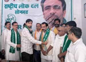 धीरज चौबे रालोद में शामिल, जिला कार्यालय में हुआ जोरदार स्वागत