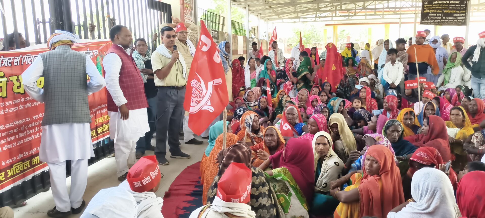 नौगढ़ में बुलडोजर कार्रवाई के खिलाफ आदिवासियों का मार्च, पूर्व विधायक राजेन्द्र यादव ने आंदोलन तेज करने की चेतावनी दी
