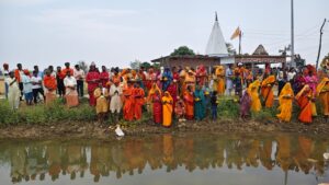 नरखोरिया में गूंजे भक्ति गीत, कलश यात्रा से शुरू हुआ श्री लक्ष्मी नारायण महायज्ञ व रामकथा