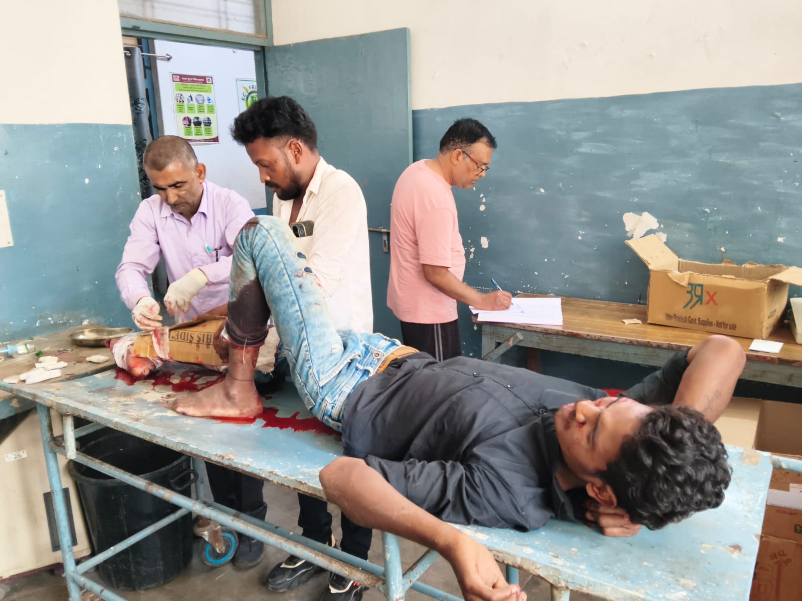 बभनी-रेणुकूट मार्ग पर हुआ हादसा, वाहन की टक्कर से दो बाइक सवार घायल