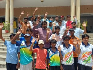चुर्क के हॉकी खिलाड़ियों की गुहार: सालो से खेल मैदान के लिए तरस रहे, डीएम से स्थायी मैदान की मांग