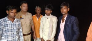 पानी की समस्या से परेशान युवक हाईटेंशन खंभे पर चढ़ा, समझाने के बाद सकुशल उतारा गया