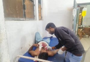 ट्रक से पीछे से टकराई स्कार्पियो, दो घायल, जिला अस्पताल रेफर