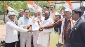 अयोध्या राम मंदिर घोटाले के खिलाफ कांग्रेस का प्रदर्शन, राज्यपाल के नाम सौपा ज्ञापन