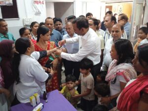 बाल स्वास्थ्य पोषण माह: सीएमओ ने विटामिन ‘ए’ खुराक पिलाकर किया अभियान का शुभारंभ
