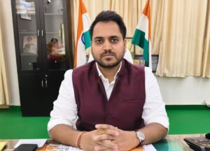 कार्य मे लापरवाही पर एक लेखपाल निलंबित, डीएफओ व तहसीलदार सहित कई का वेतन रोका