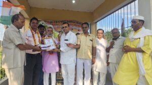 विक्रांत बनारसी को साहित्य शिरोमणि अलंकरण से किया गया सम्मानित