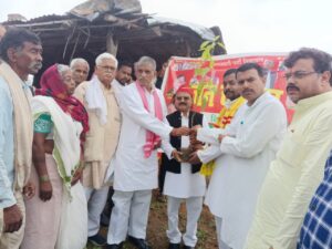 सपा ने सातवें दिन किया पौधरोपण, पर्यावरण बचाने का लिया संकल्प